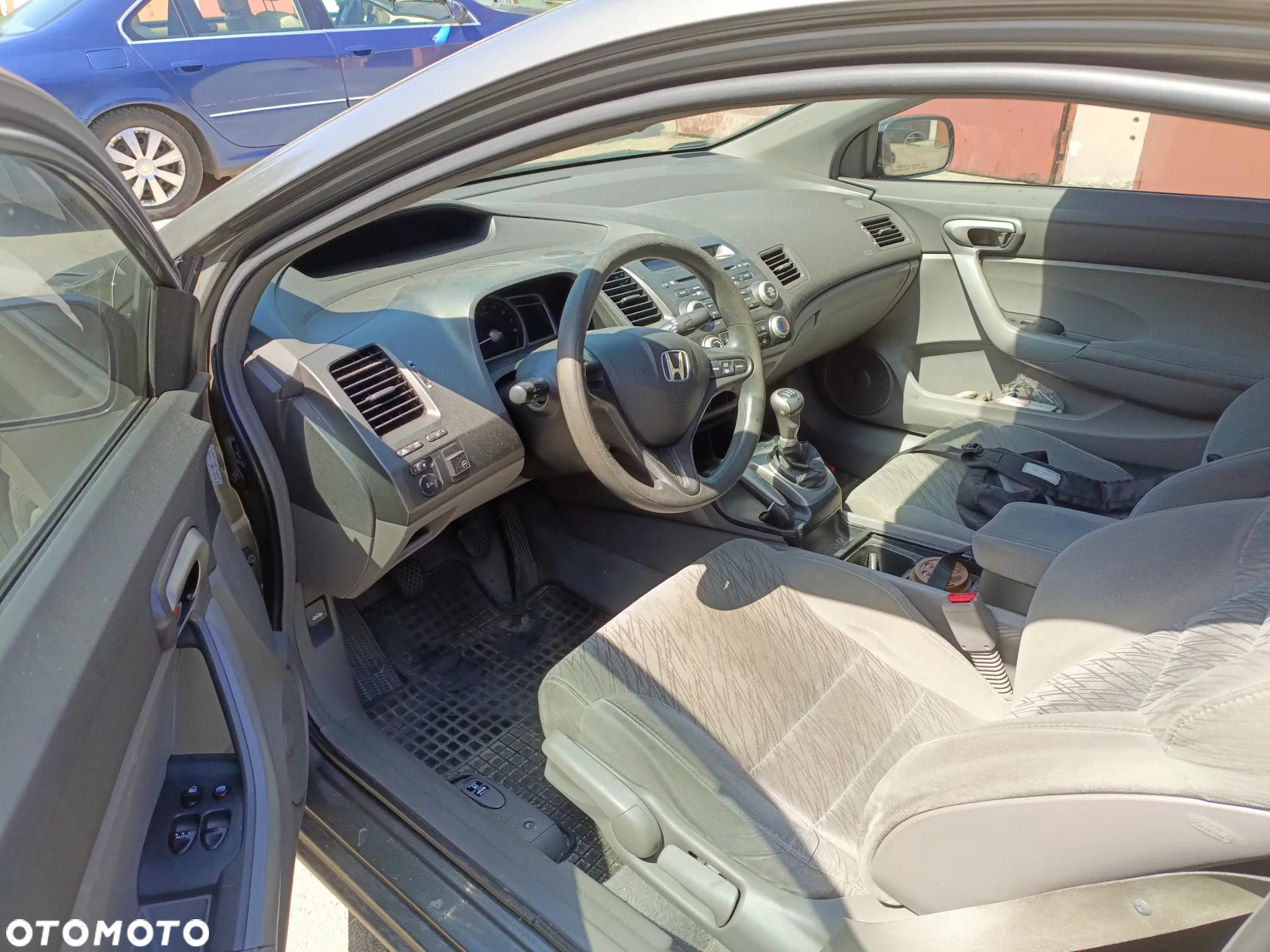 Honda Civic 1.8 LX Coupe - 3