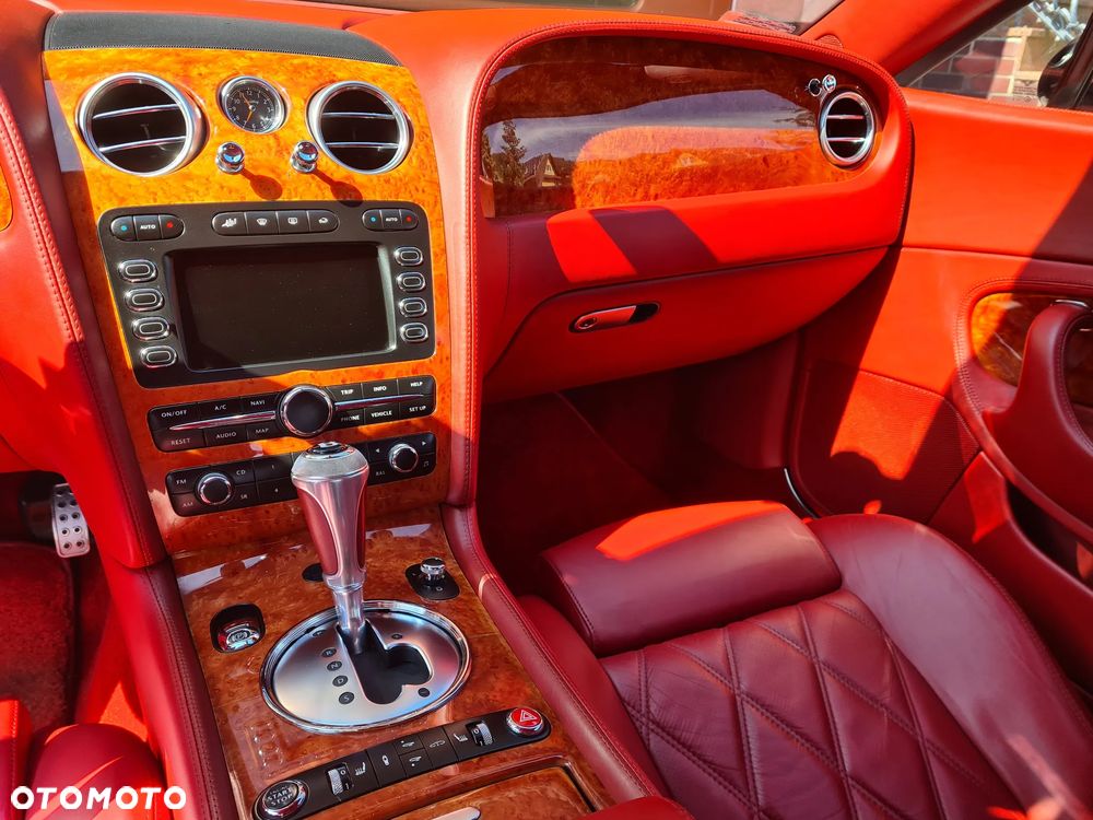 Bentley Continental GT - 11