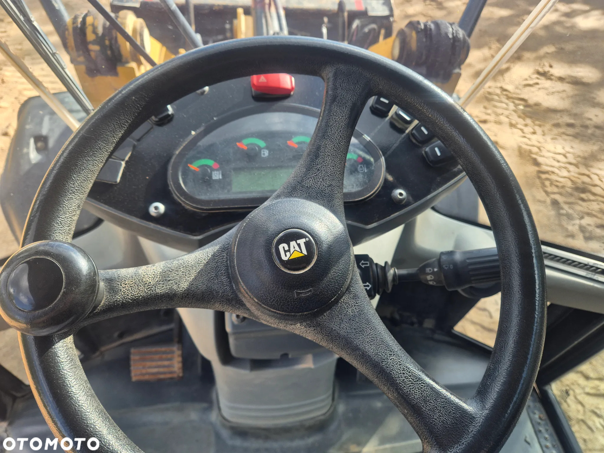 Caterpillar 906M - 3