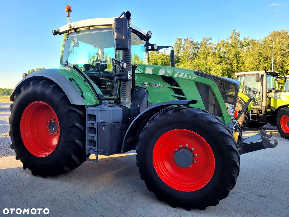 Fendt 824 VARIO Profi Plus SCR - 11