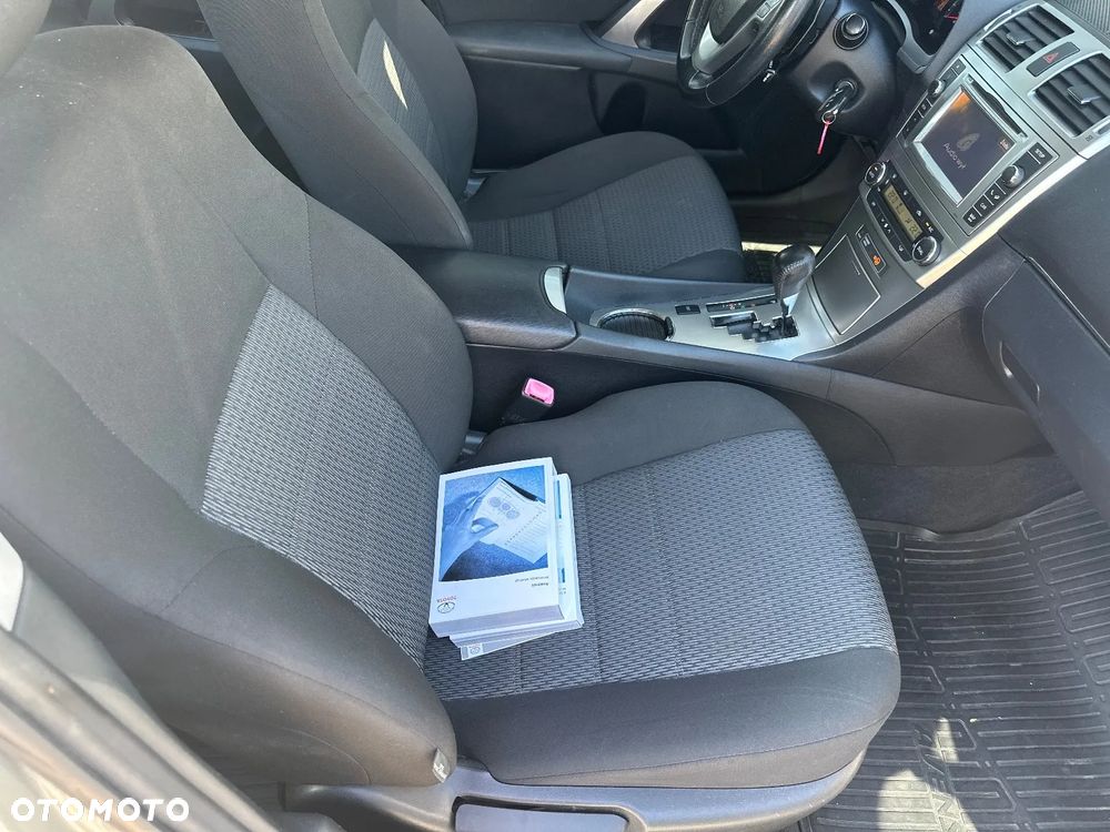 Toyota Avensis 2.0 Premium MS - 19
