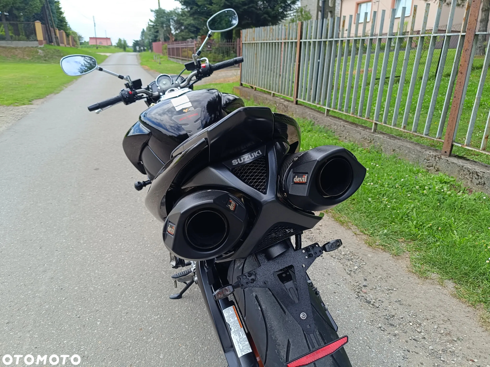 Suzuki GSX - 16