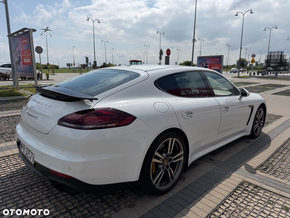 Porsche Panamera GTS - 8