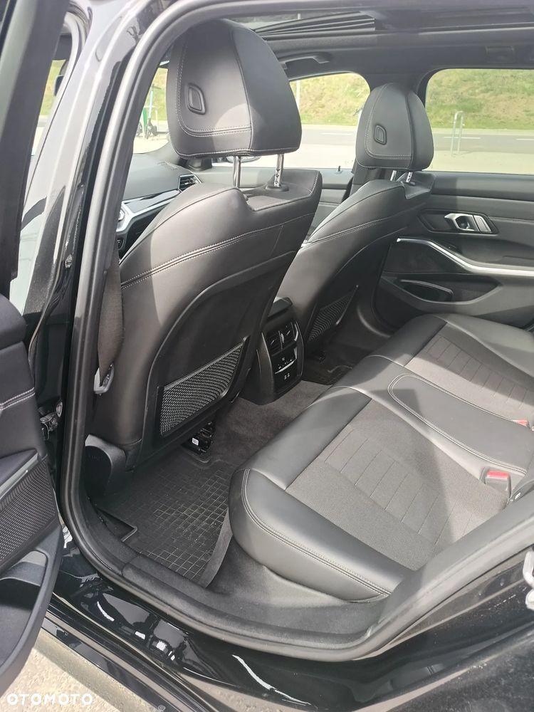 BMW Seria 3 318d mHEV - 13