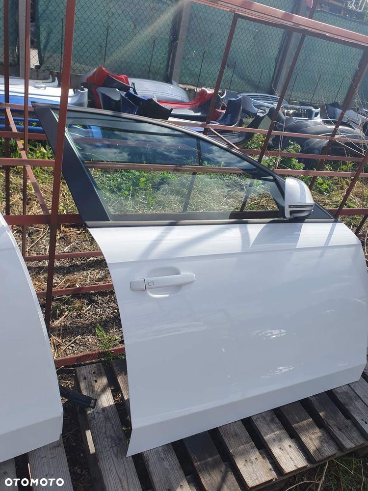Drzwi TYŁ L/P TYŁ AUDI A4 B8 SEDAN KOD LAKIERU LY9C - 18