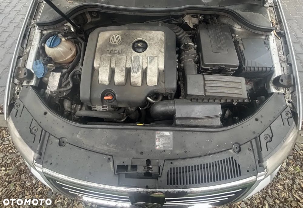 Volkswagen Passat - 1