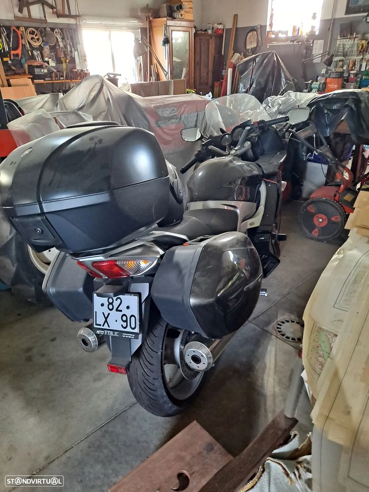 Yamaha FZR - 1