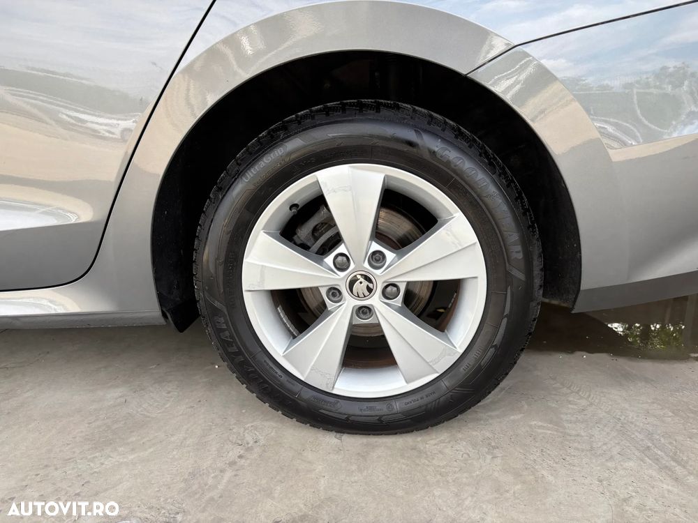 Skoda Octavia 2.0 TDI DSG Ambition - 33