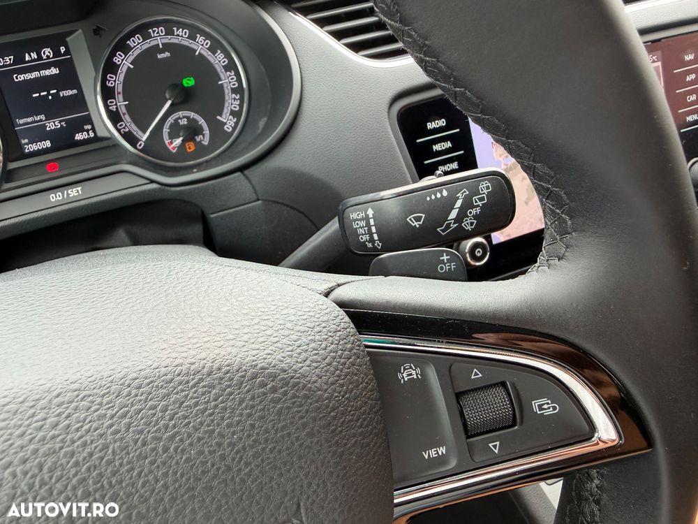 Skoda Octavia 2.0 TDI DSG Ambition - 39