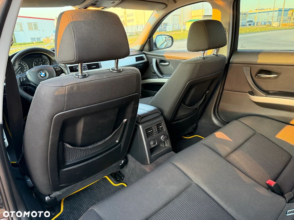BMW Seria 3 320i - 14