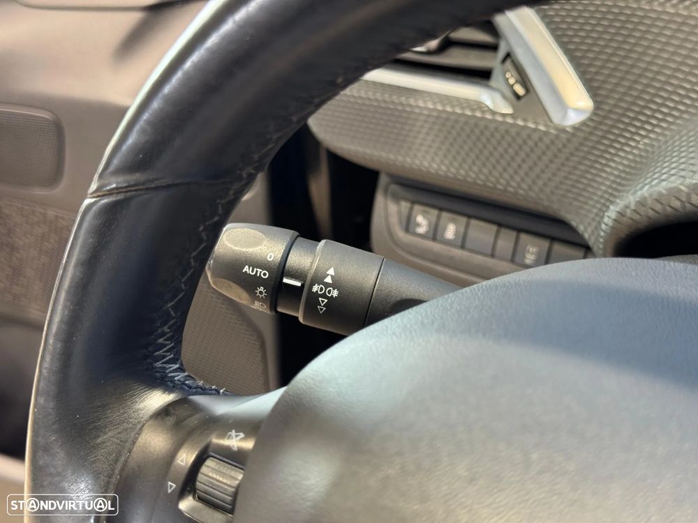 Peugeot 2008 1.2 PureTech Allure - 17