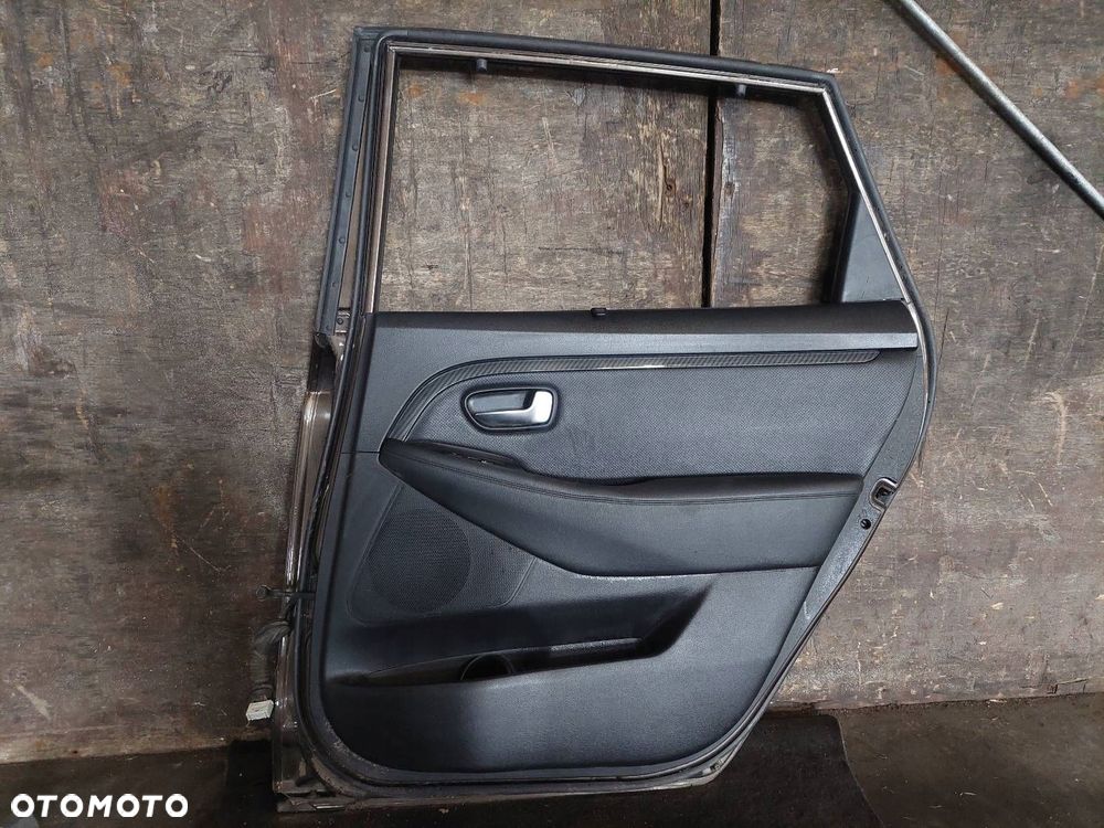 DRZWI KOMPLETNE PRAWY TYŁ KIA CARENS IV LIFT K7N - 16