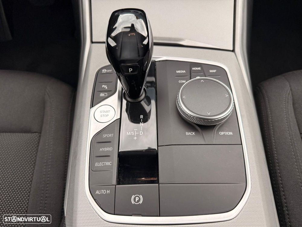 BMW 330 e Touring Corporate Edition Auto - 17