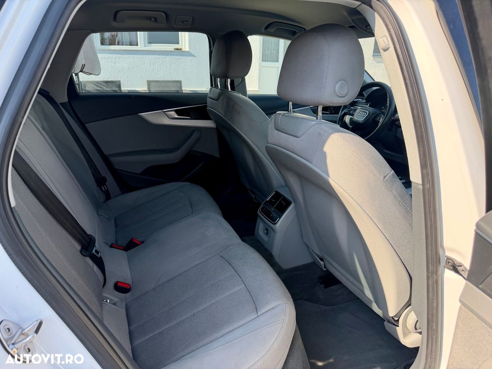 Audi A4 Avant 30 TDI S tronic design - 9