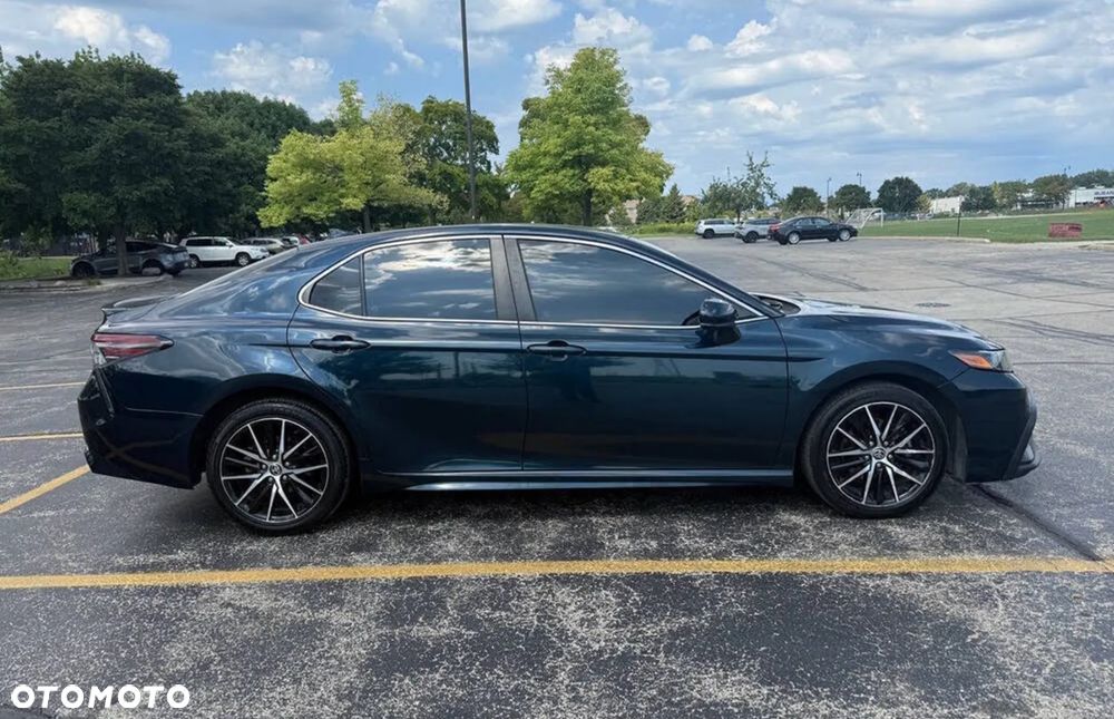Toyota Camry - 4