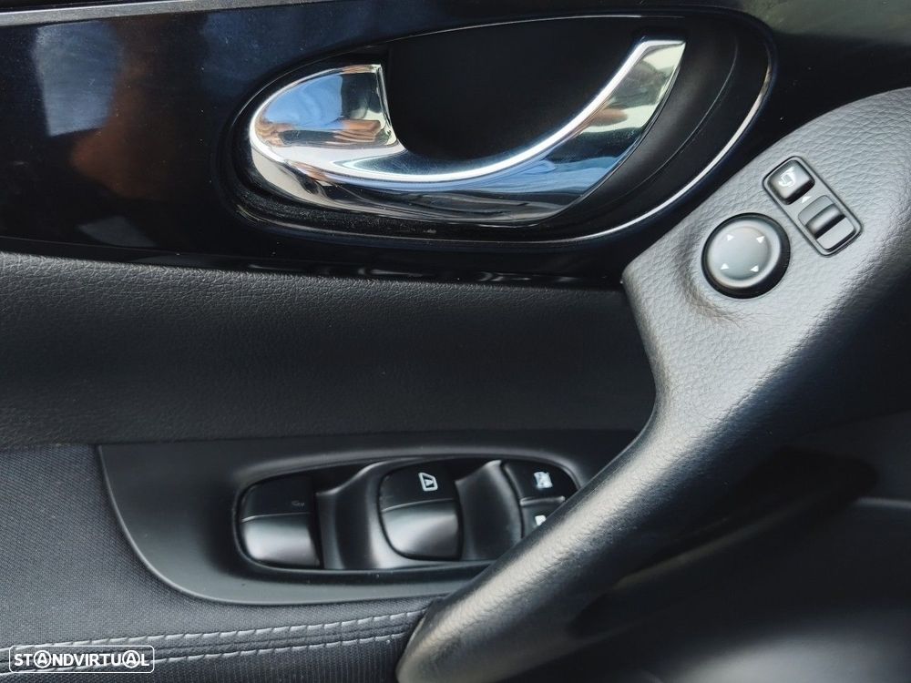 Nissan Qashqai 1.5 dCi N-Connecta - 6