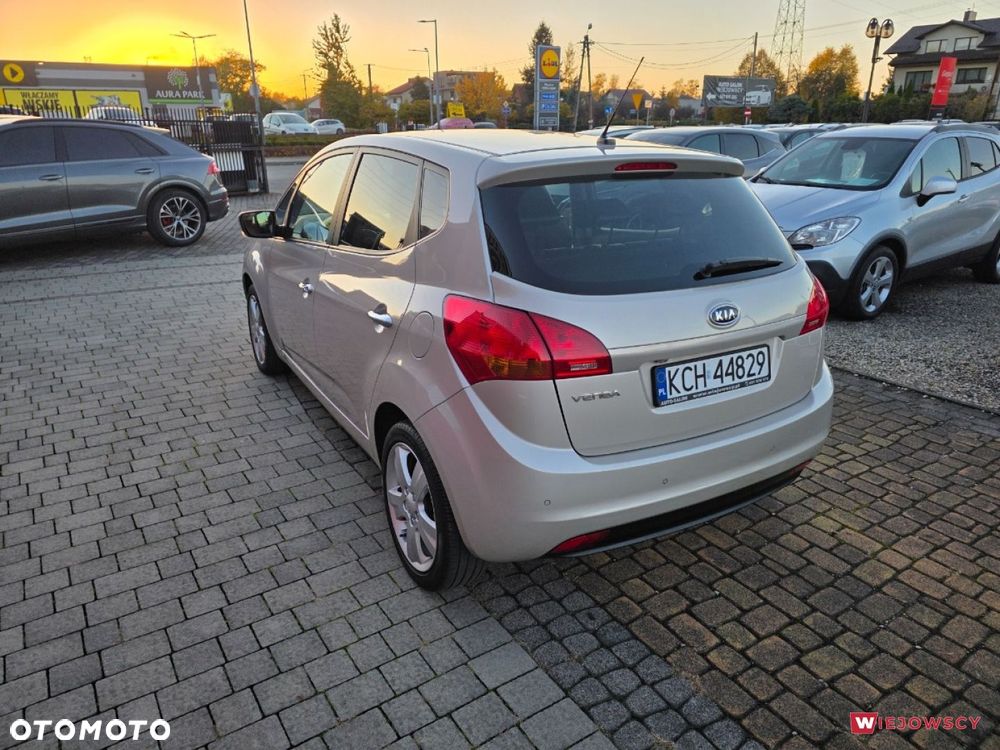 Kia Venga - 8