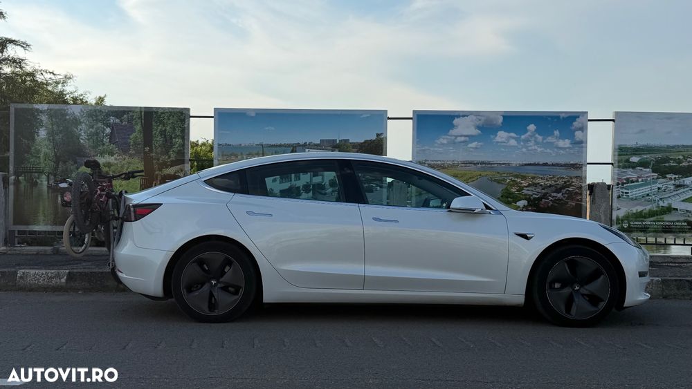 Tesla Model 3 - 8