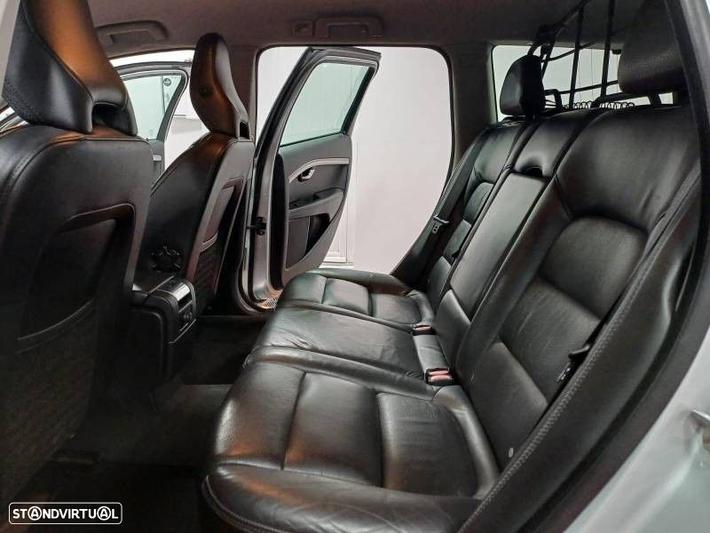 Volvo XC 70 2.0 D4 Momentum Geartronic - 13