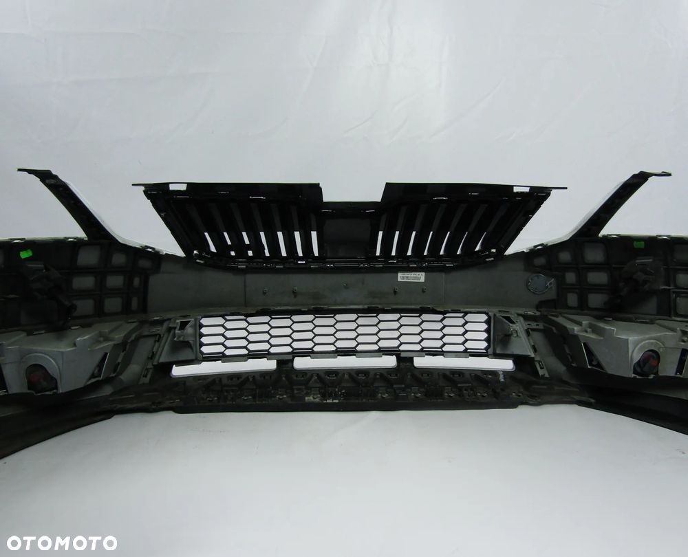Zderzak przedni Skoda Octavia 3 Scout 17-20 Sprysk.  Lakier LF9F - 18