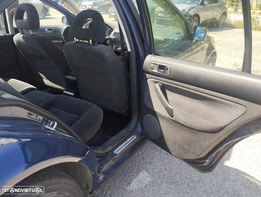 VW Bora 1.9 TDi Confortline - 11