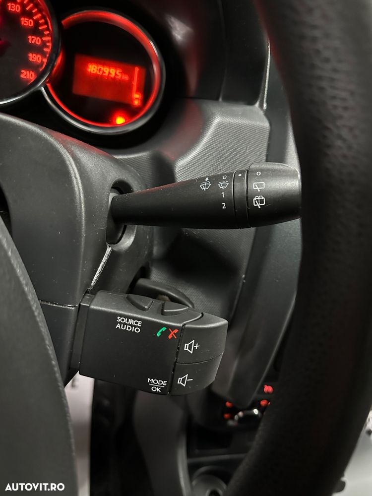 Dacia Duster 1.6 16V 105 4x2 Laureate - 12