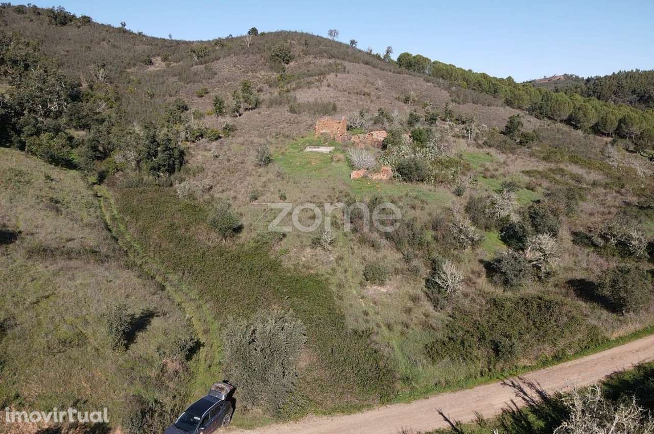 Ruína para recuperar com 85m2 em São Marcos da Serra - Grande imagem: 4/20