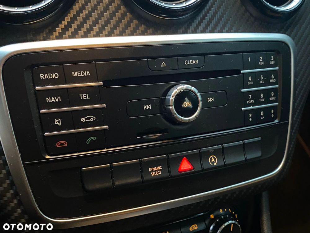 Mercedes-Benz GLA 200 d 7G-DCT - 23