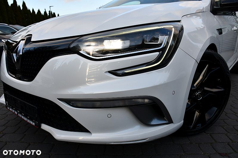Renault Megane ENERGY TCe 205 EDC GT - 32