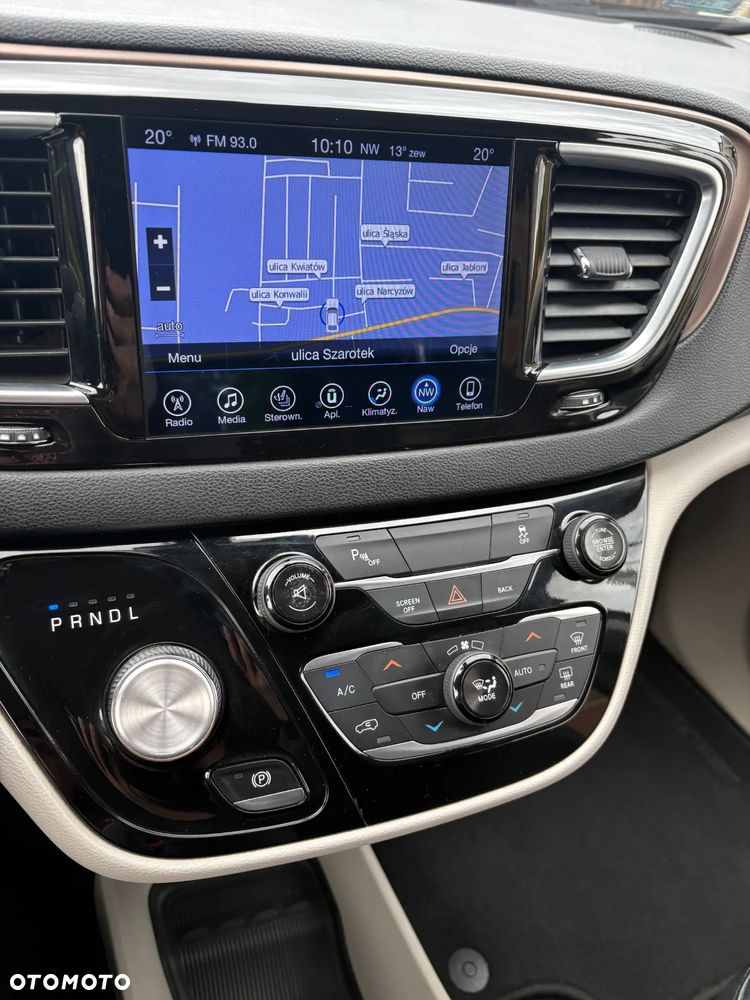 Chrysler Pacifica - 27