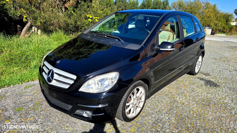 Mercedes-Benz B 180