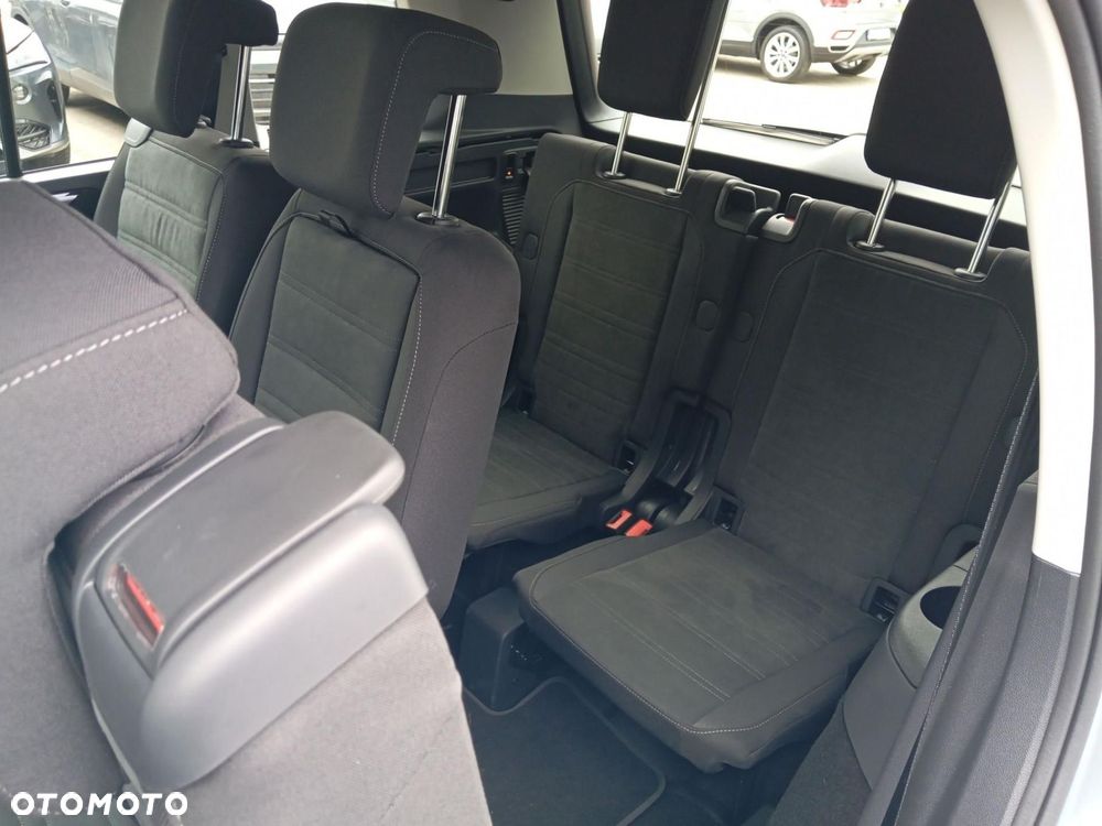 Volkswagen Touran - 23