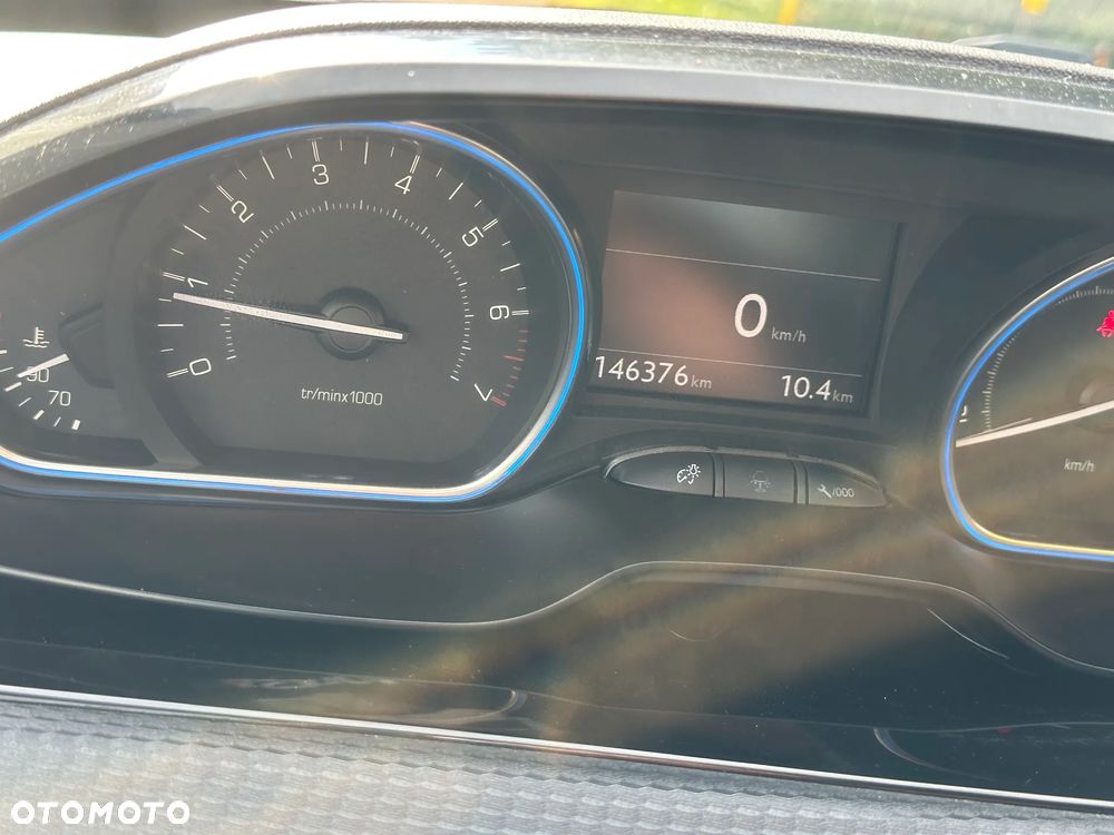 Peugeot 2008 1.2 Pure Tech Active S&S - 21