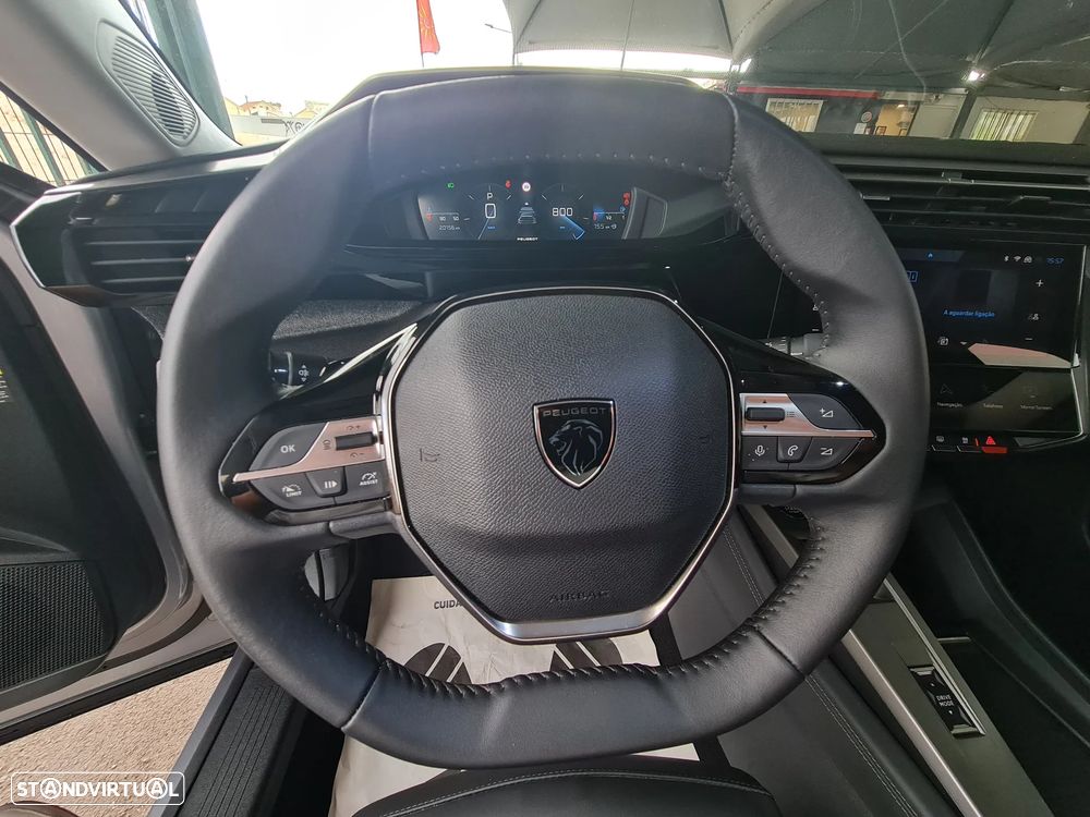 Peugeot 408 1.2 PureTech Allure EAT8 - 11