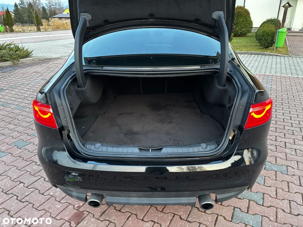 Jaguar XF 35t Prestige - 10