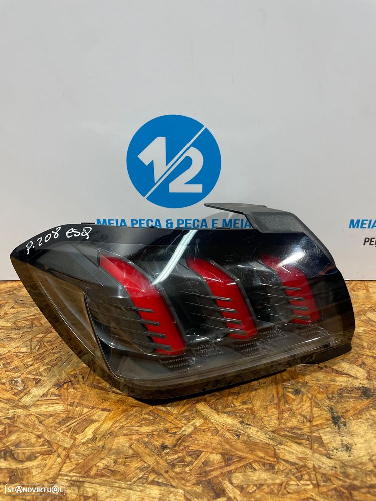 Farolim traseiro esquerdo Peugeot 208 de 2021 - 1