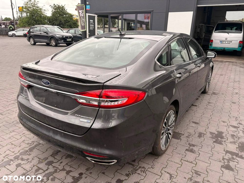 Ford Fusion - 4