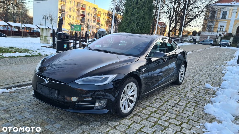 Tesla Model S - 1