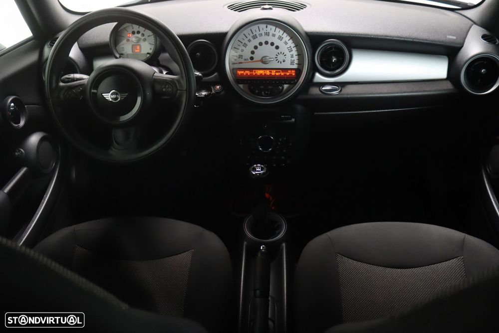 MINI 3 Portas One D - 14