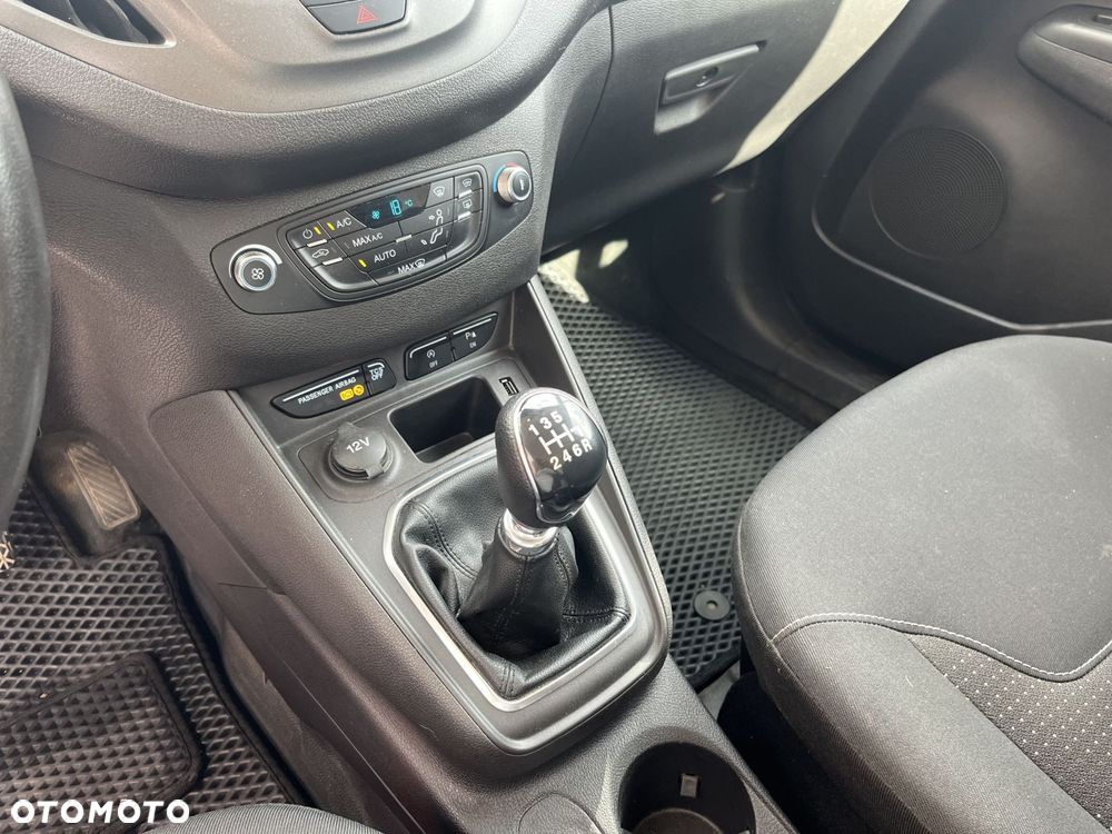 Ford Transit Courier - 15