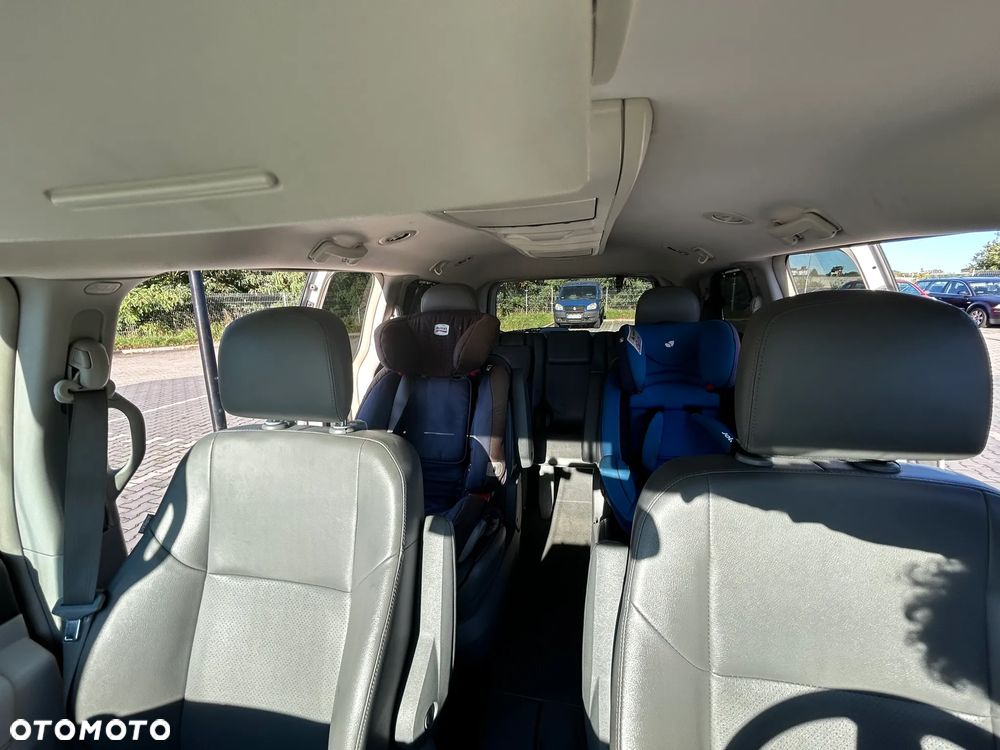 Volkswagen Routan - 6