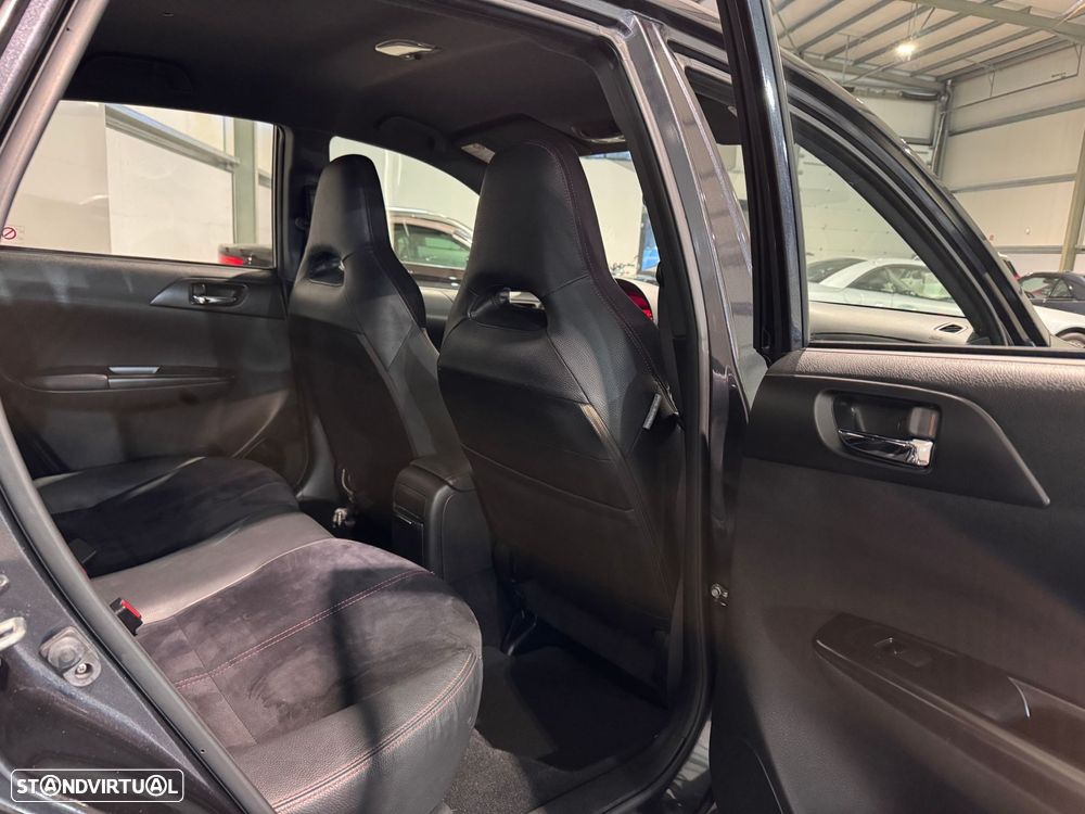 Subaru Impreza 2.5 WRX STi - 28