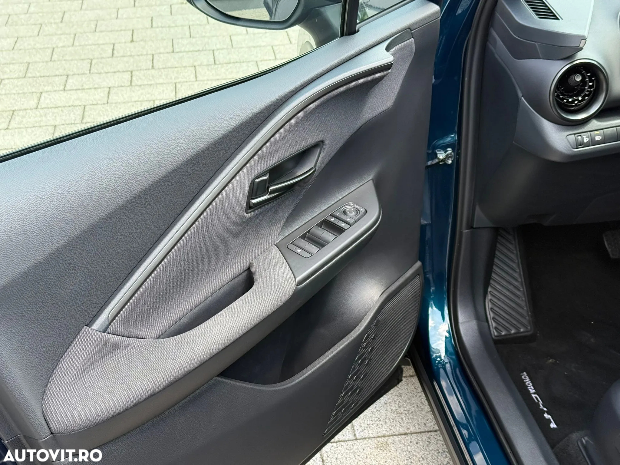 Toyota C-HR 2.0 HEV 197 CP 4x2 CVT Dynamic - 8
