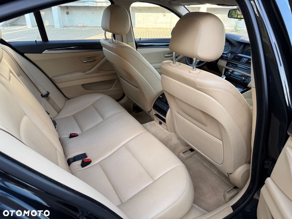 BMW Seria 5 528i xDrive Luxury Line - 16