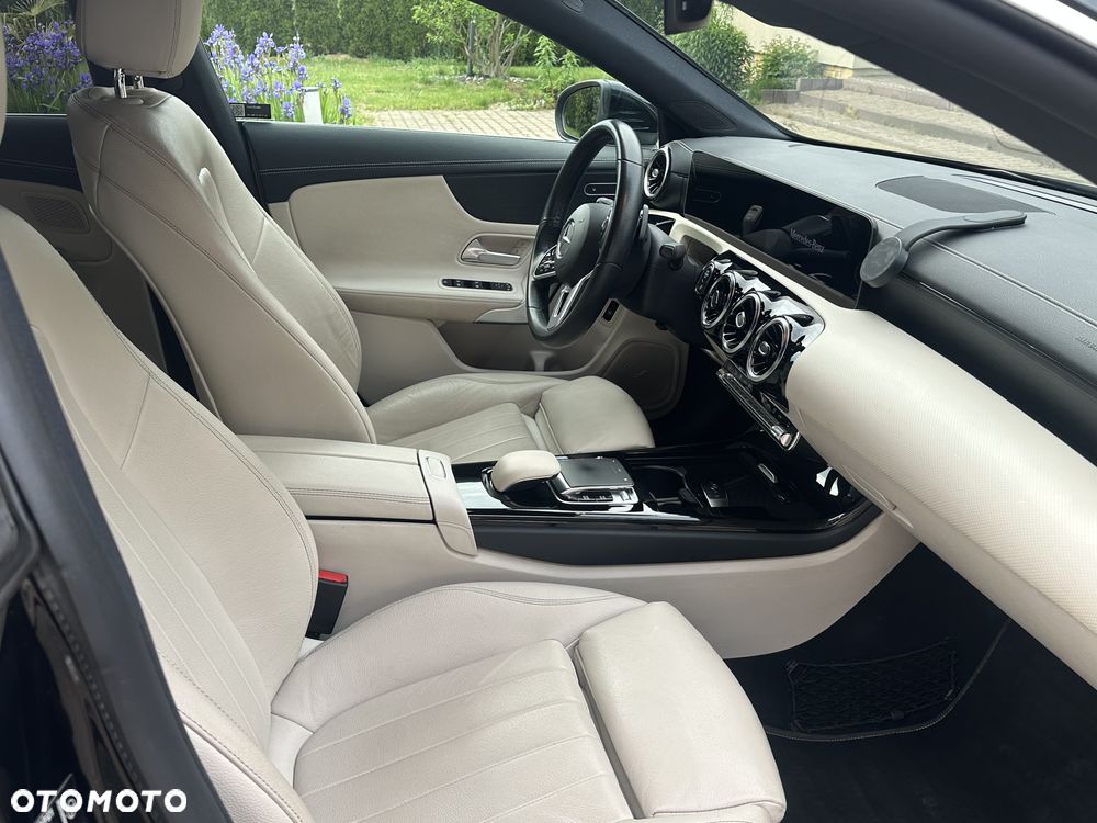 Mercedes-Benz CLA 200 7G-DCT - 7