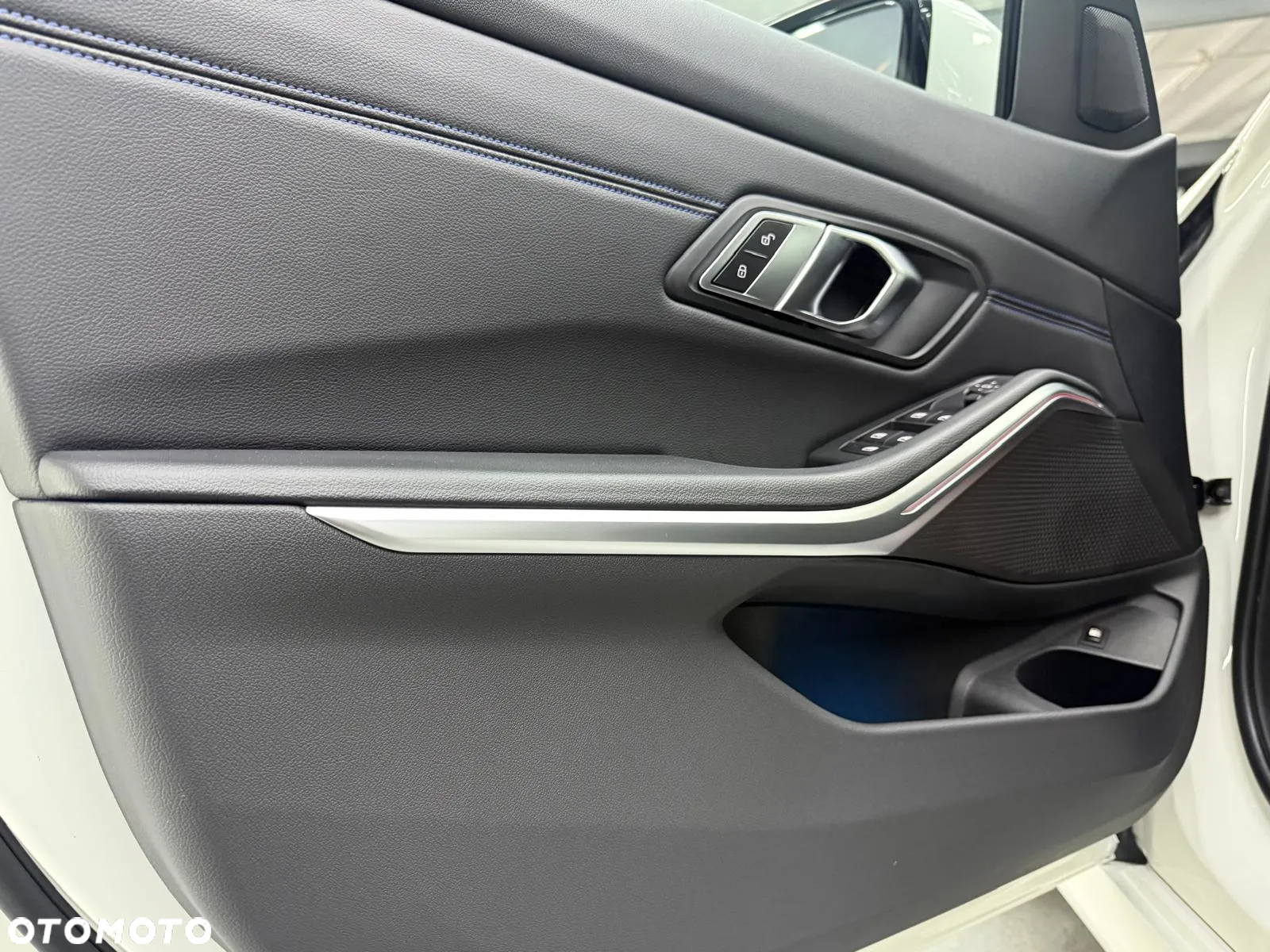 BMW Seria 3 330e xDrive M Sport sport - 27