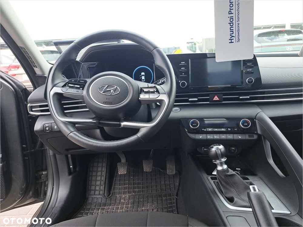 Hyundai Elantra - 13