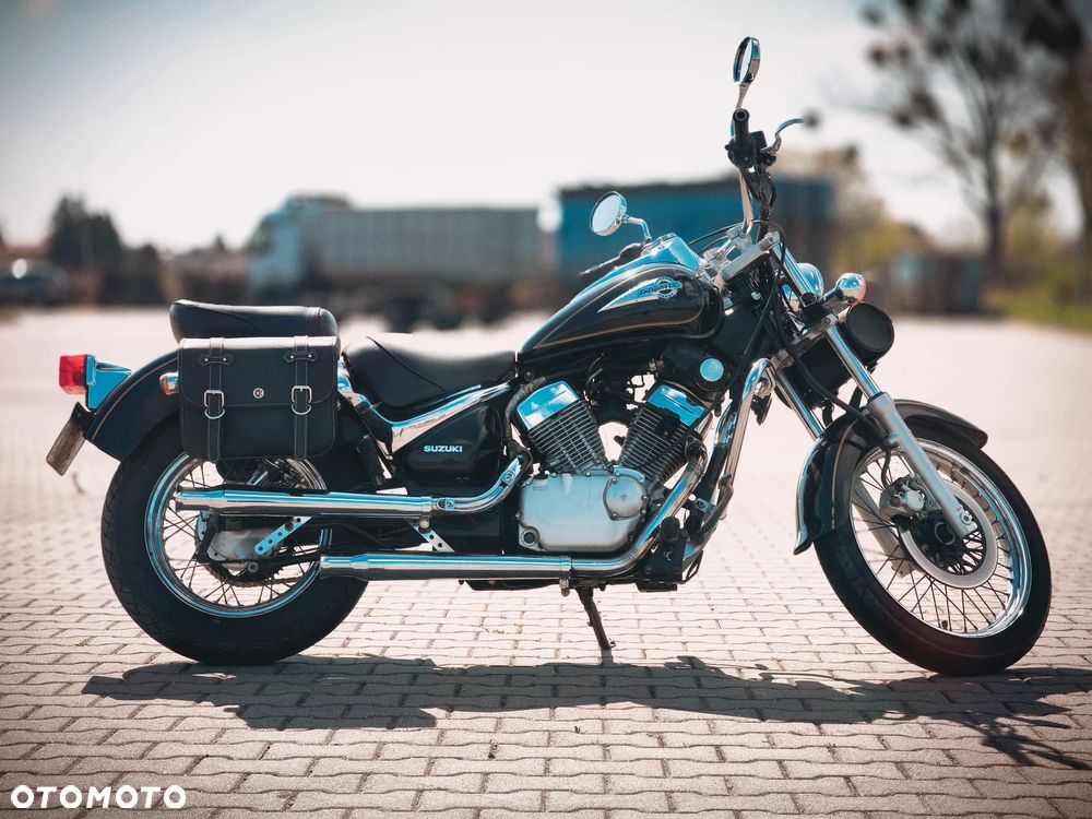 Suzuki Intruder - 11