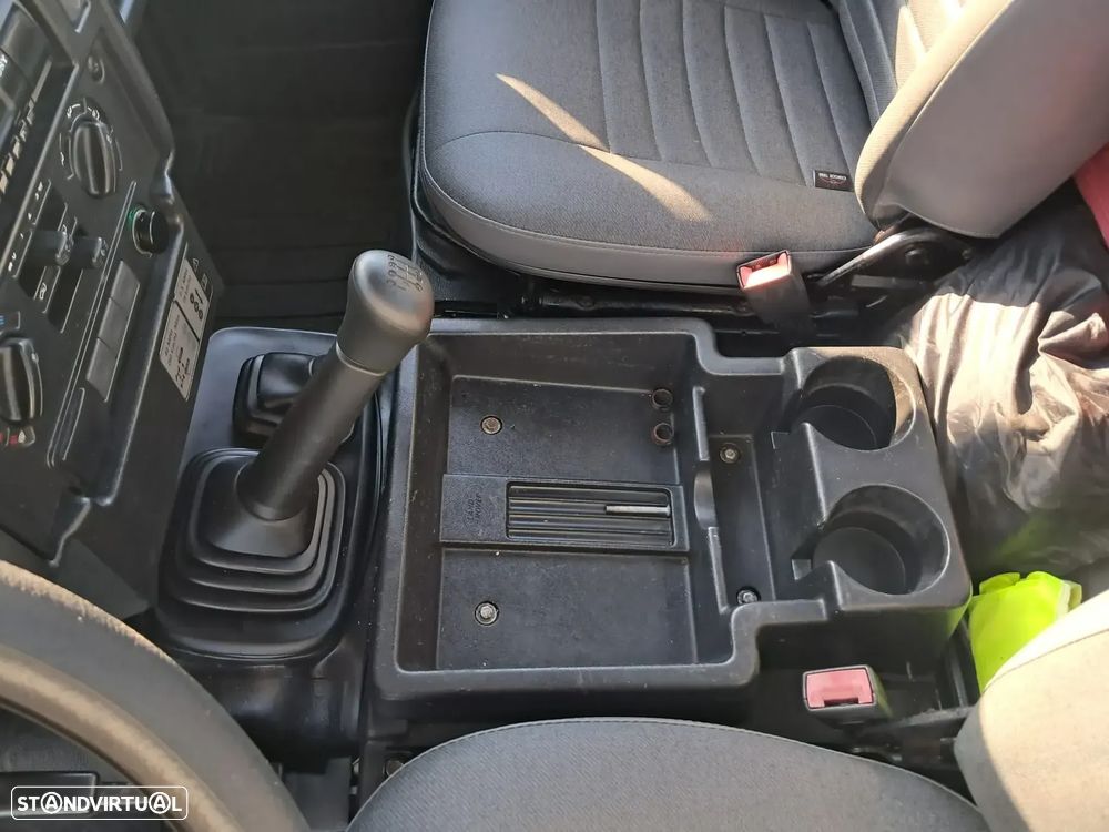 Land Rover Defender 90 2.4 CRD SE - 11