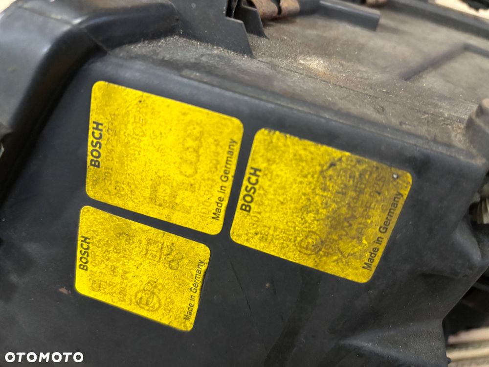 Audi A8 D2 Lampa Xenon prawy przód - 4